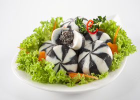 thumb-seafood-ball-with-squid-ink